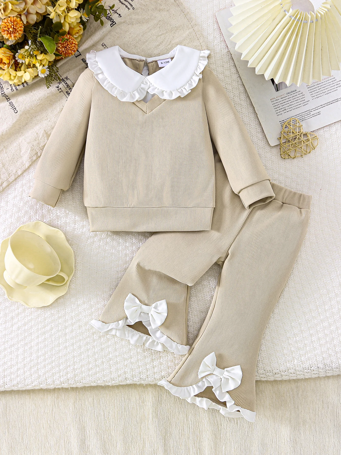 Frühling/Herbst Baby Mädchen (0-4 Jahre) Beige Peter-Pan-Kragen Strickoberteil & Spitzenbesatz-Hose 2-teiliges Set: Weicher Hautfreundlicher Strickstoff, Warm – Detail 3