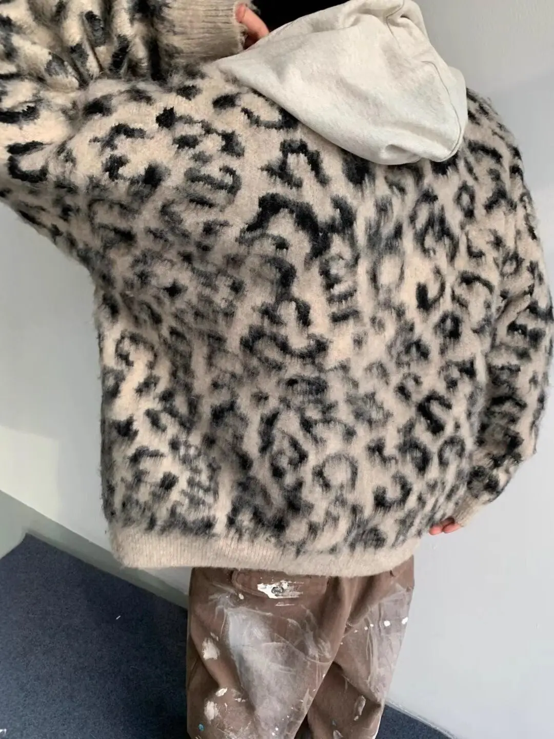 

Autumn and winter American retro handsome ruffled leopard print cardigan sweater for men and women casual loose jacket trend