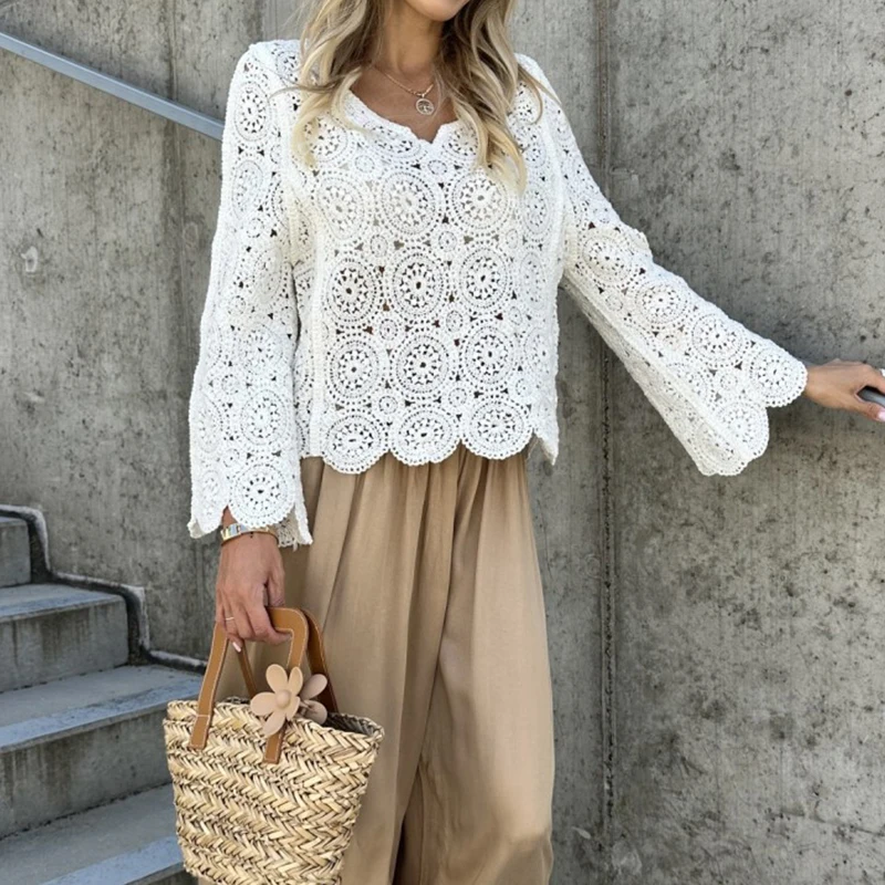 เสื้อสตรีแขนยาวคอวีสุดเซ็กซี่ สีพื้น แฟชั่นสตรีทสไตล์หลวมๆ เสื้อสเวตเตอร์ไหมพรมถักลายฉลุ ดีไซน์หรูหรา