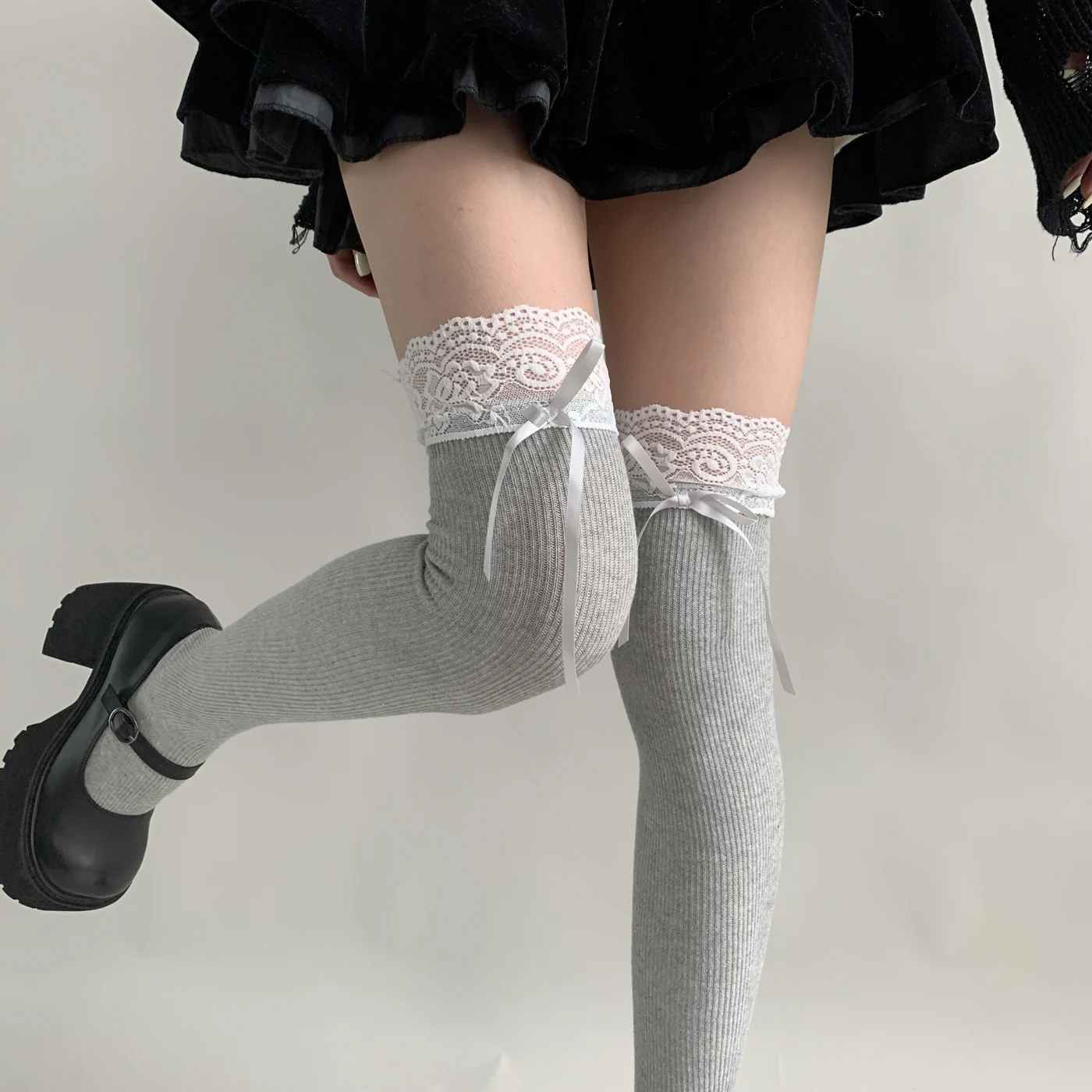 Medias grises de estilo coreano Ins para mujer, calcetines hasta la rodilla Jk japoneses con lazo de encaje, medias cálidas para compras y citas, medias de Lolita