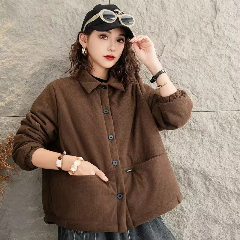 2025 جديد تنوعا رقيقة سترة قطن لخريف/شتاء المرأة فضفاضة عادية بلون القطن معطف دافئ الإناث قصيرة أبلى