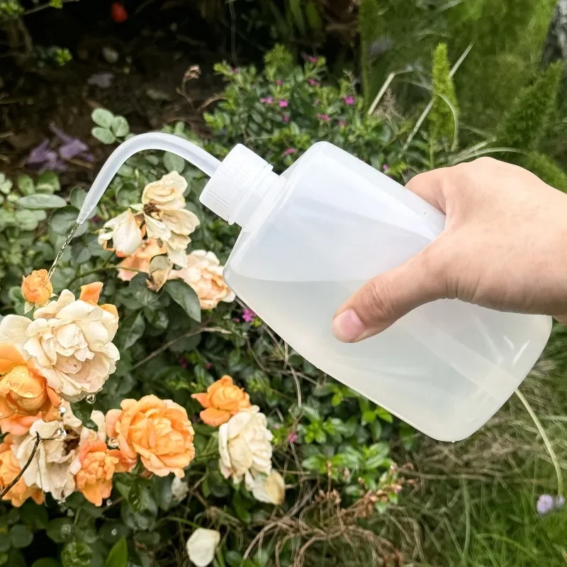 Curved plastic squeeze bottle washing multi-purpose kitchen sub-filling pan succulent watering experiment cleaning bottle