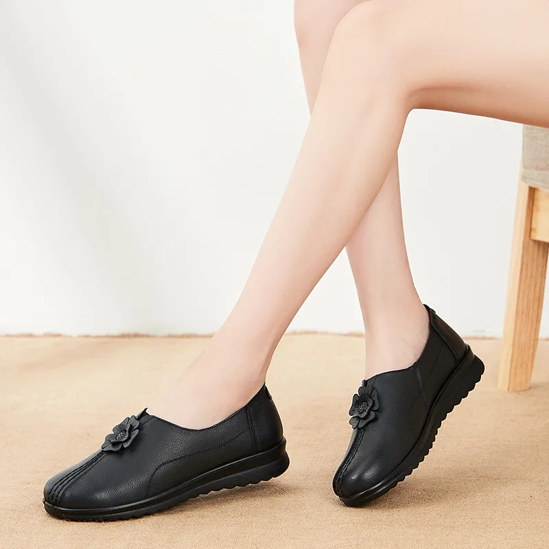 Spring Autumn Women's Loafers Genuine Leather Slip On Flats Shoes Ladies Breathable Casual Walking Shoes Mother Shoes Plus Size