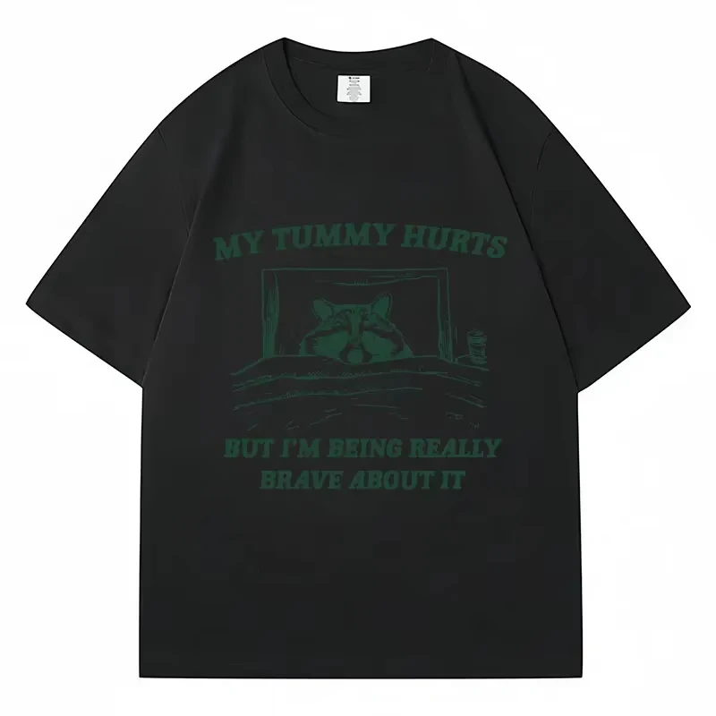 

Футболка с надписью «Мне больно в животе, но я храбрый/храбрая душа», забавная модная футболка унисекс, оверсайз, хлопковая, повседневная, с изображением енота, в стиле кавай, уличная одежда