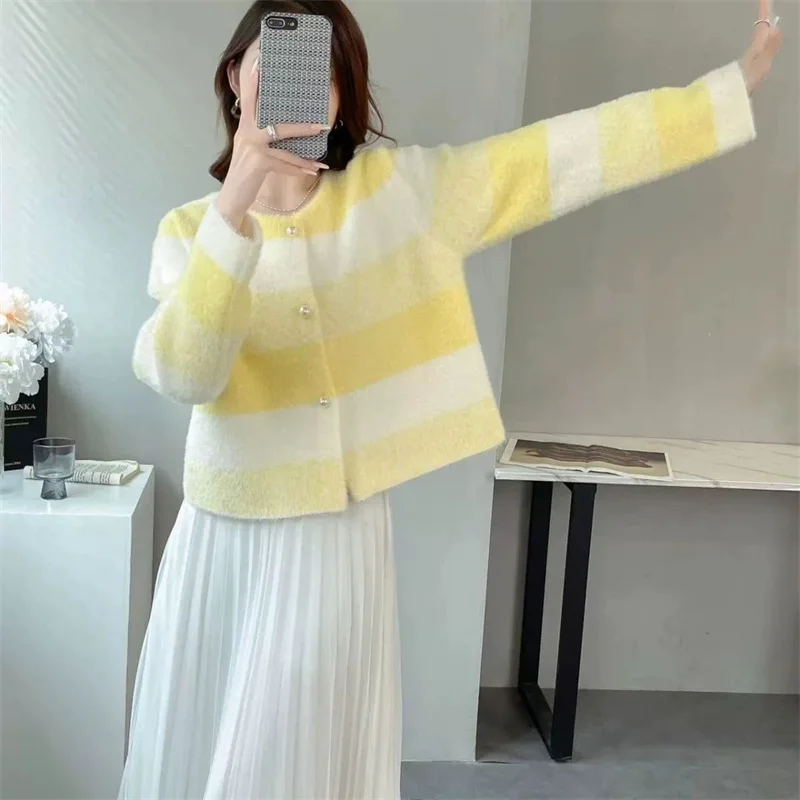 Cardigan per le donne Nuovo latte morbido ceroso maglione a righe arcobaleno autunno da donna senso di alta qualità imitazione visone cappotto di velluto popolare