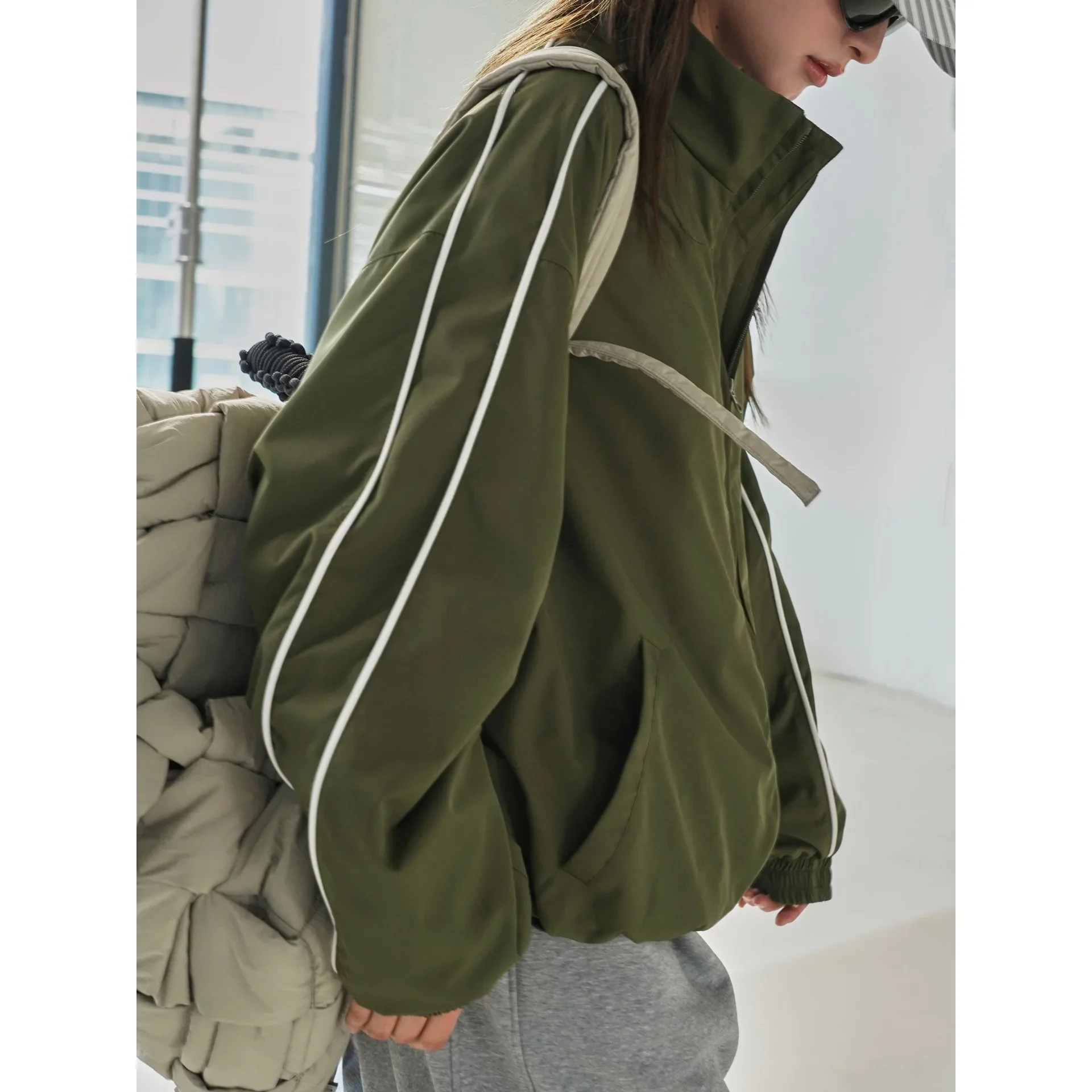 Early Spring New Korean Version Retro Sports Stand Up Collar Jacket Loose Silhouette Comfortable Breathable Casual Coat Women