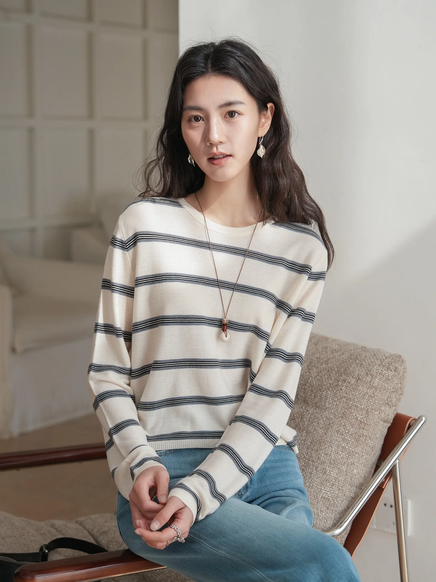 

Женская повседневная свободная трикотажная футболка с коротким рукавом, круглым вырезом, в полоску, из мягкой акриловой смеси, весенняя новинка