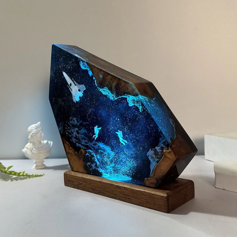 Luz de mesa de resina para exploración espacial, lámpara de decoración de arte creativo, astronautas, tema de nave espacial, luz nocturna, carga USB