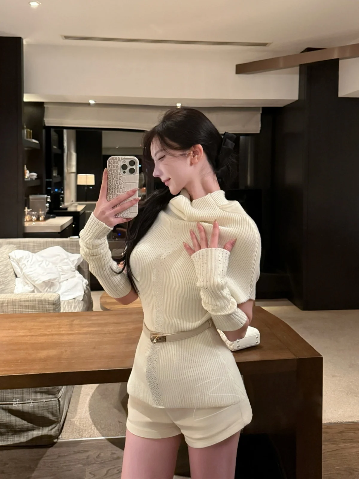 

Мягкий вязаный свитер с бриллиантовым узором для женщин, модный топ для коррекции фигуры, осенний сезон, высокий воротник, длинный рукав, роскошный стиль