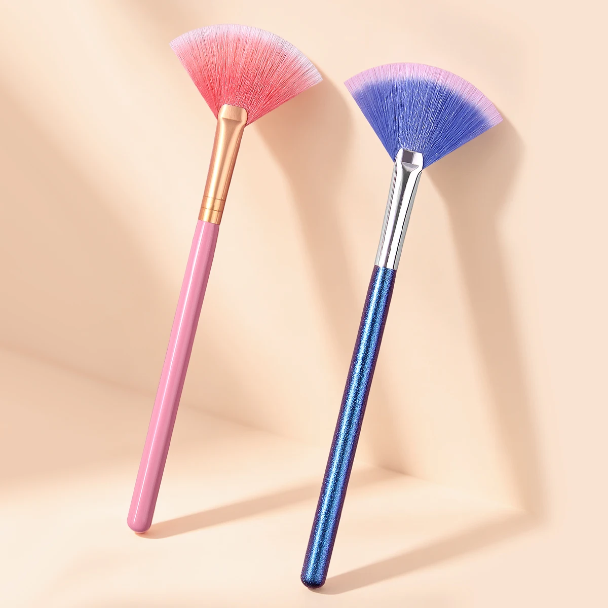 1/2Pcs Fan-shaped Blush Contour Brush - Thin Layer Fluffy Fan Fibers, Precise Cheek Highlight & Blush Makeup Tool