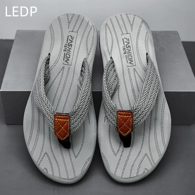 Men\'s Large Size Slippers Casual EVA Flip Flops Wear-resistant Beach Shoes Fashion Breathable Versatile Comfortable Waterproof