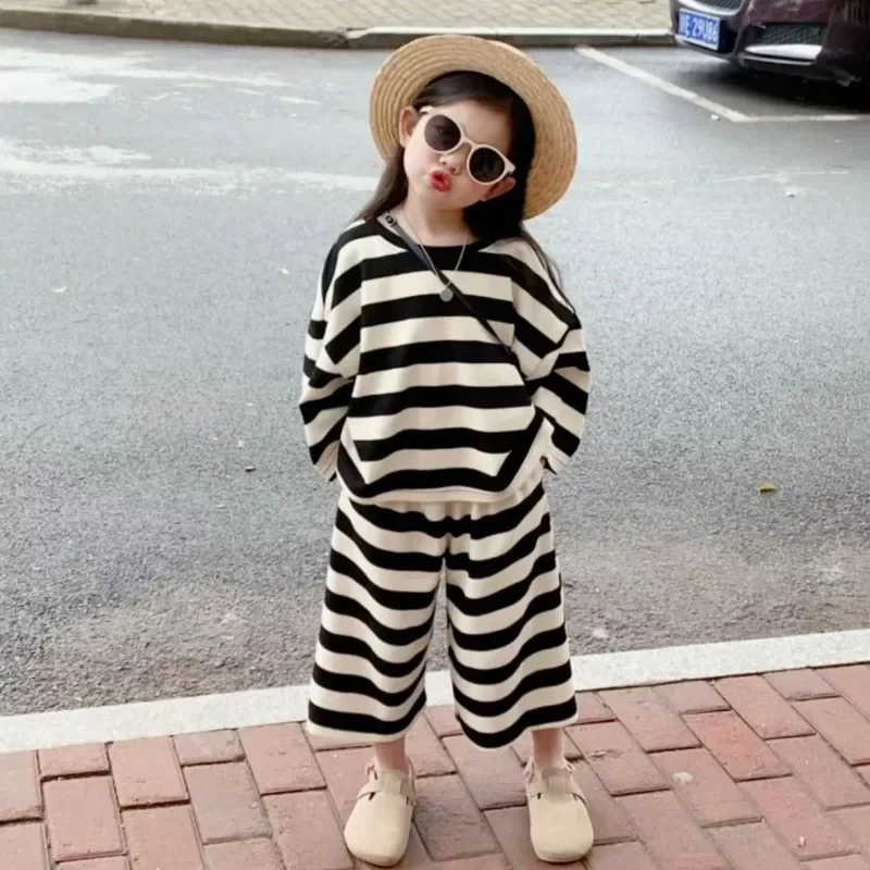 Children's 2024 Spring Girls' Striped Top Nine Split Wide Leg Set Kindergarten Sportswear Western Style Set Girl Clothes