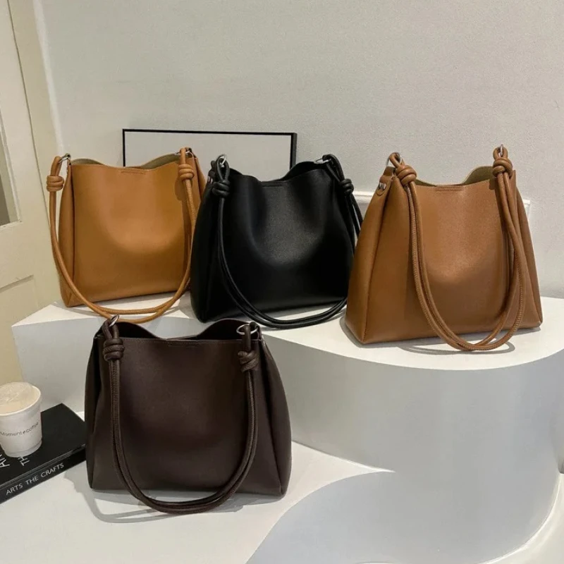 Koreanische Version der Pendler-Tasche mit großer Kapazität für Damen, Leder-Umhängetasche für Frauen, einfarbige Tragetaschen – Detail 7