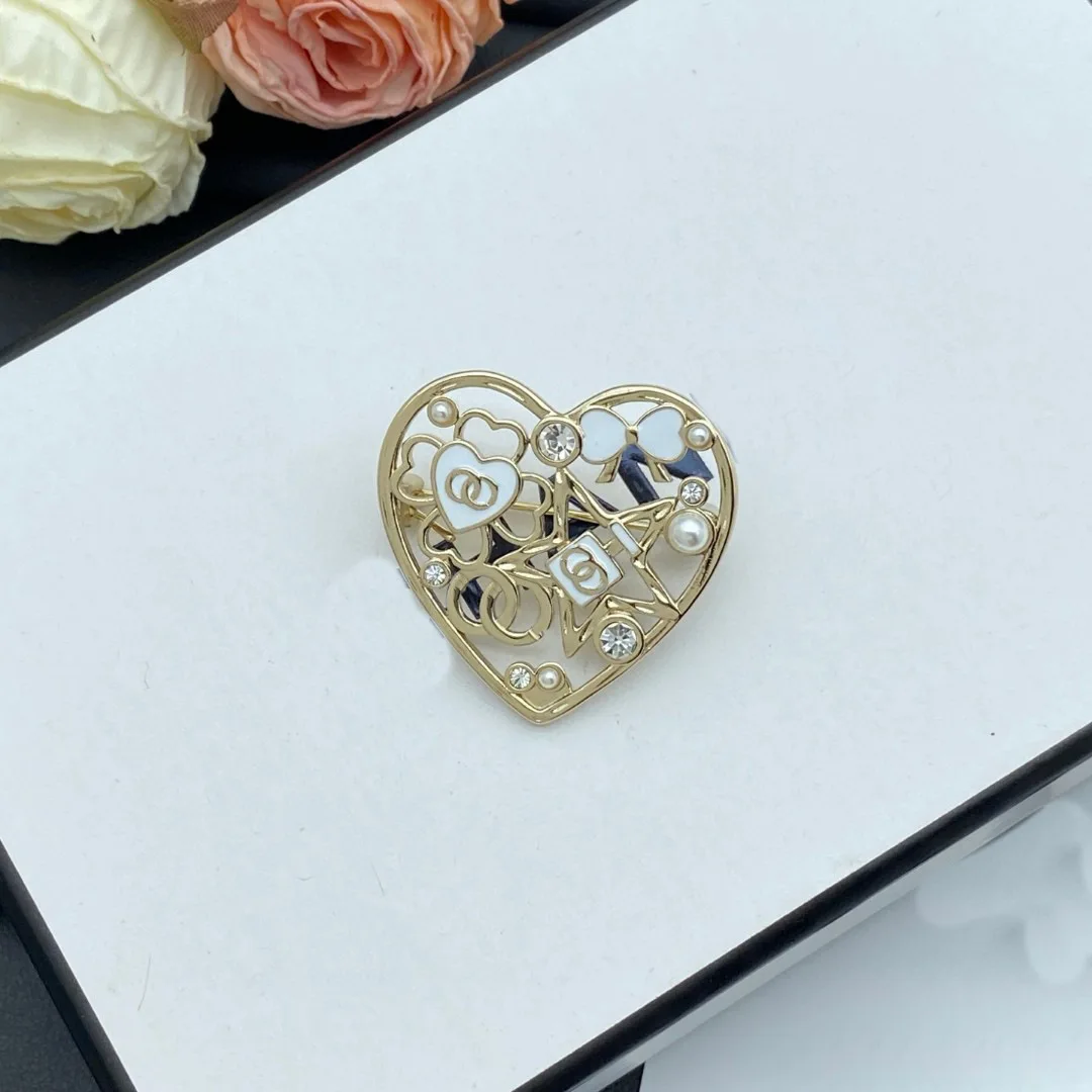 

New Epoxy Love Brooch Women's Premium Light Luxury Peach Heart Brooch
