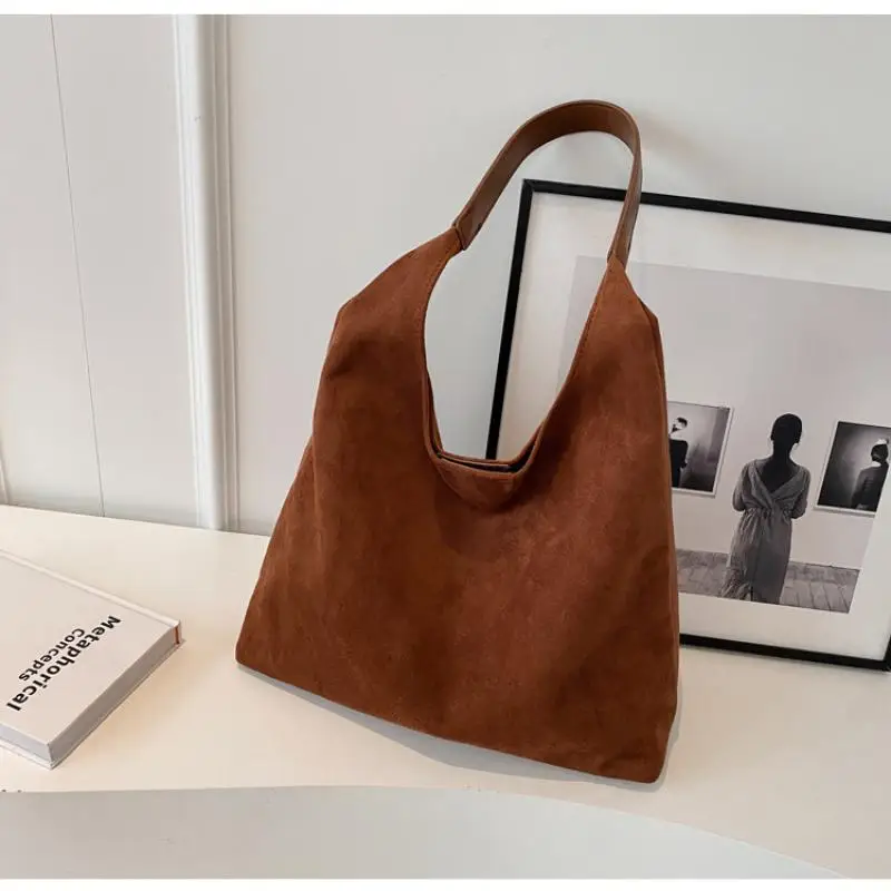 Autumn and Winter Vintage Women\'s Tote Bag Large Capacity Suede Shoulder Bag Simple Casual Commuter Bag Retro Handbags