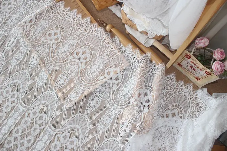 

High End Pressed Yarn and Lace Eyelash Accessory Fabric, Suitable for Wedding Dresses, Dresses Background Decoration Accessories