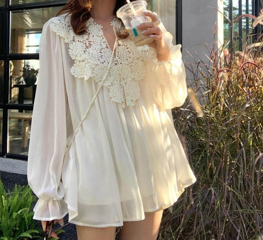 2026 Sommer Neue Vintage Elegante Spitzen-Splicing Lose Kleine Bluse für Damen