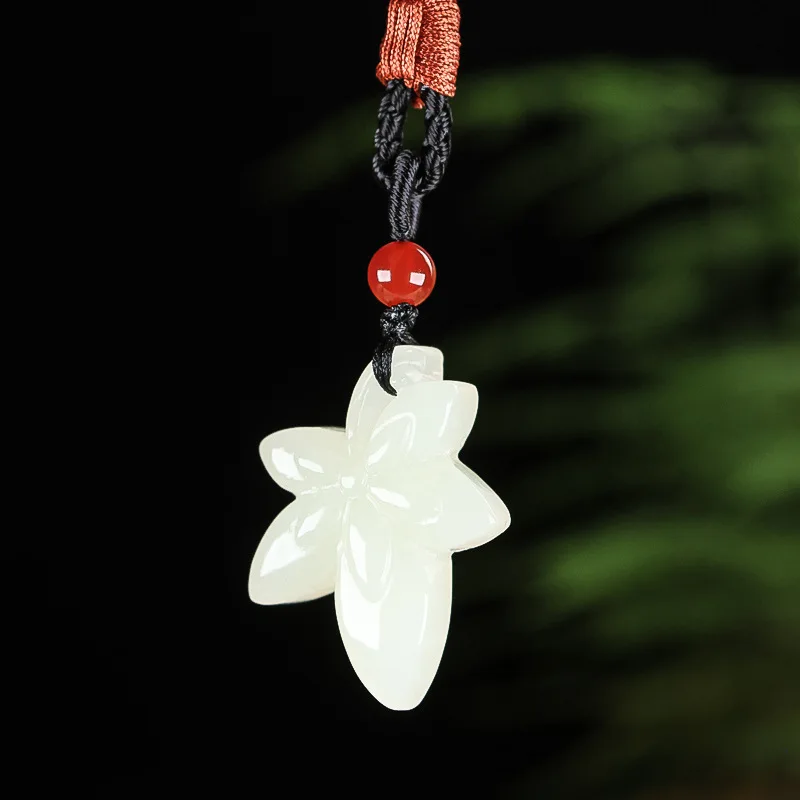 diverse pendants, small men's and women's pendants, white jade Ruyi Guanyin jade pendants, men's and women's pendants.