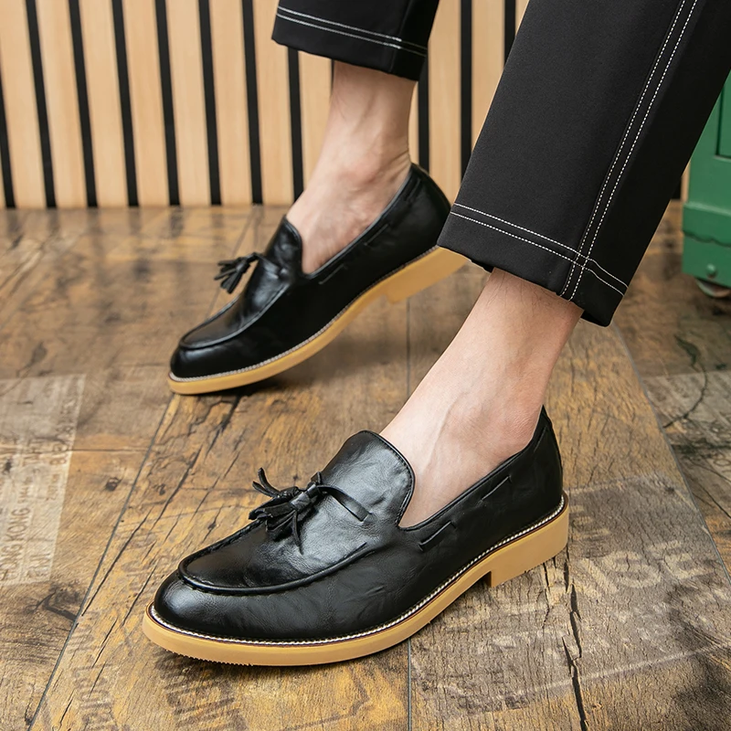 

Size 38-47 Vintage Men Loafers British Style Tassel Fashionable Pointed Leather Shoes American Business Office Brand Shoes Men