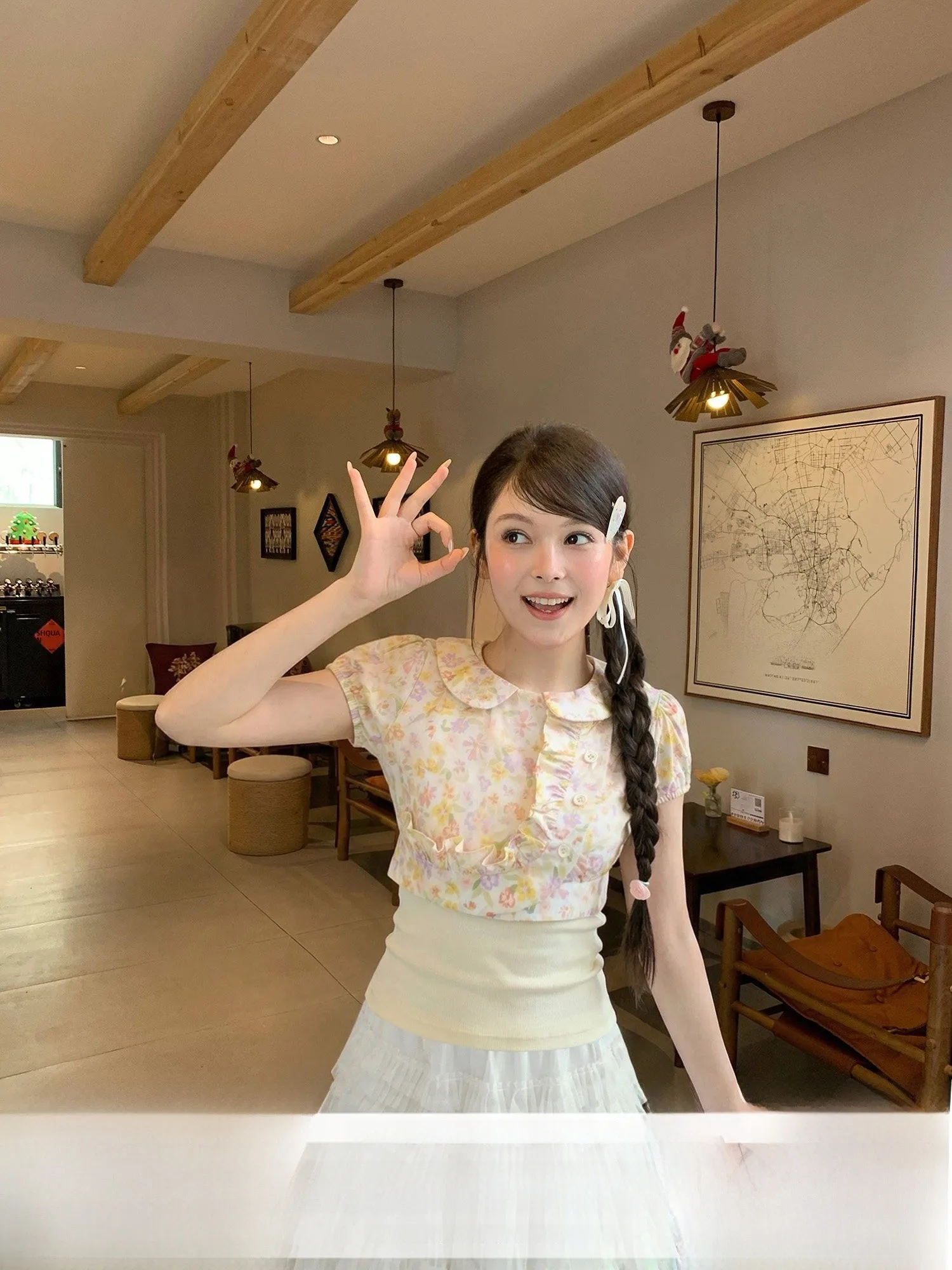 

Летняя женская блузка с ультракороткими рукавами-фонариками, приталенного кроя, с цветочным принтом, в повседневном стиле, без карманов