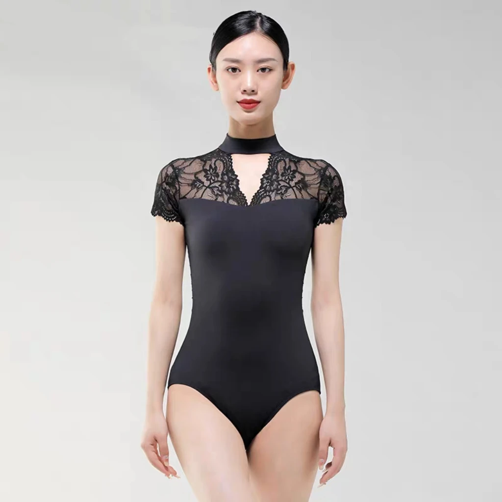 بدلة رقص باليه ضيقة للسيدات البالغات برقبة عالية من الدانتيل المجوف وأكمام قصيرة
