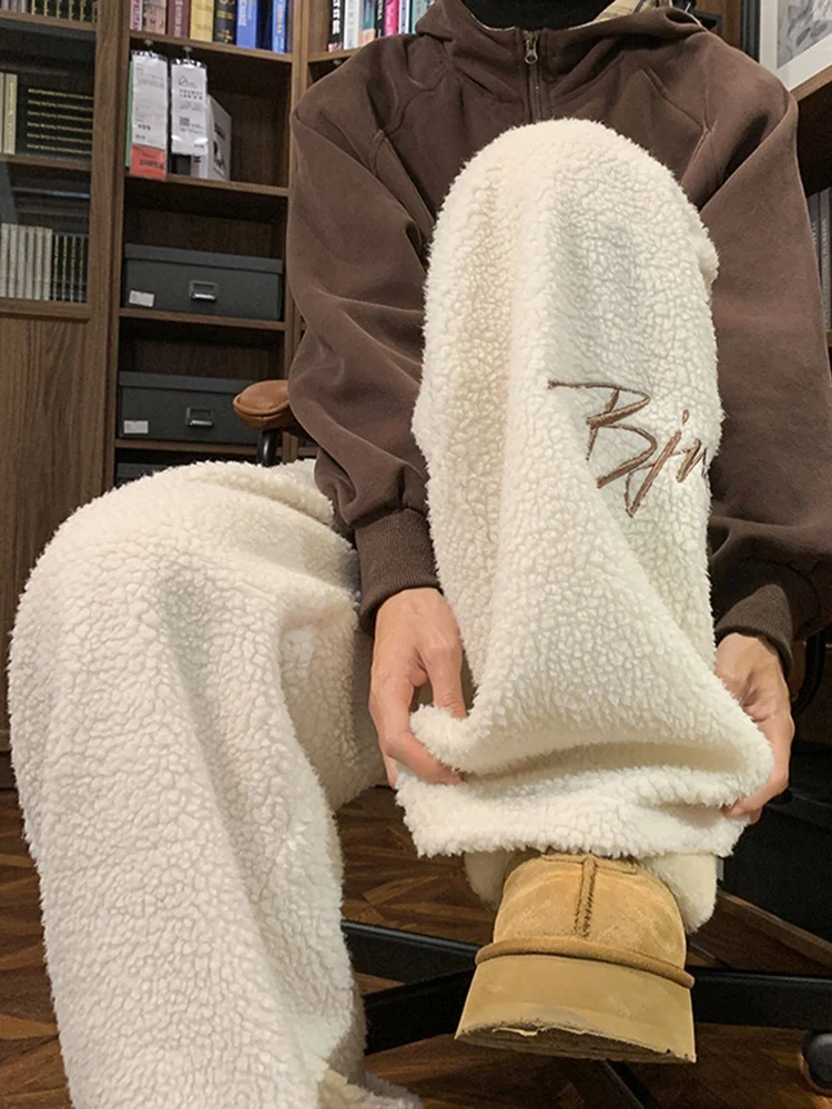 

Lamb Velvet Thiened Winter Casual Pants Men's Loose Straight Leg Cotton Trousers with Embroidery Warm Fce Lined Long Pants