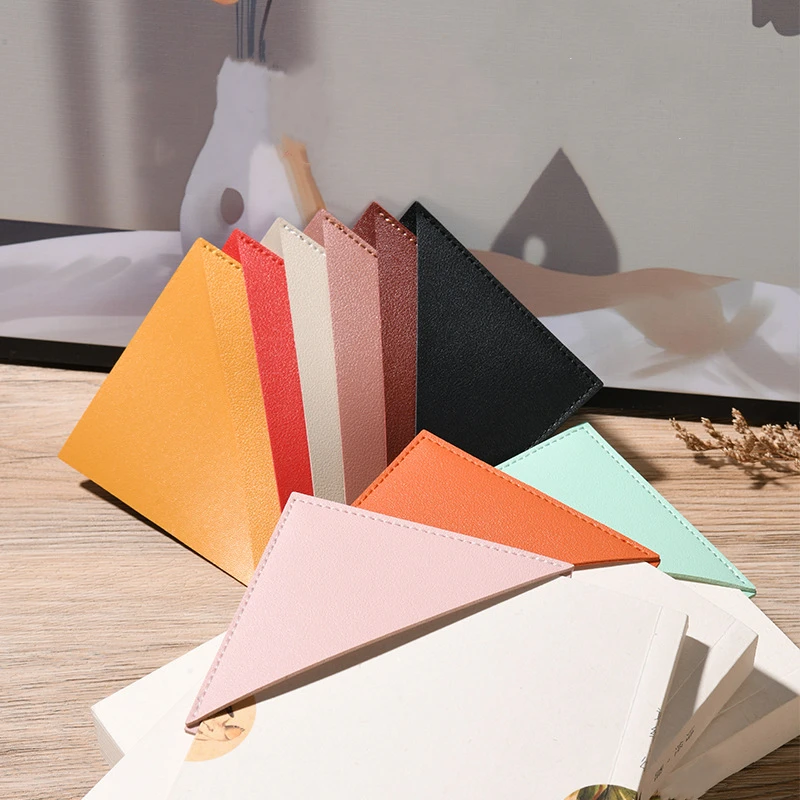 1pc Large Square Leather Bookmark Mini Portable Gift Heart-Shaped Bookmark Book Page Clip Book Corner Protective Cover