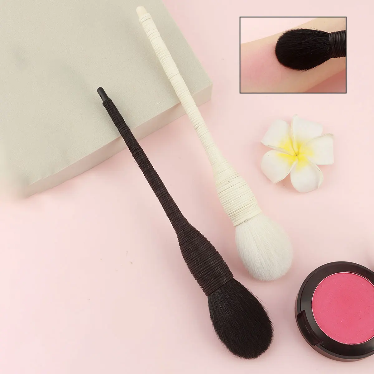 1pcs Handmade Rattan Makeup Brush Professional Powder Foundation Face Blush Kabuki Brush maquiagem Goat Hair Free Ship