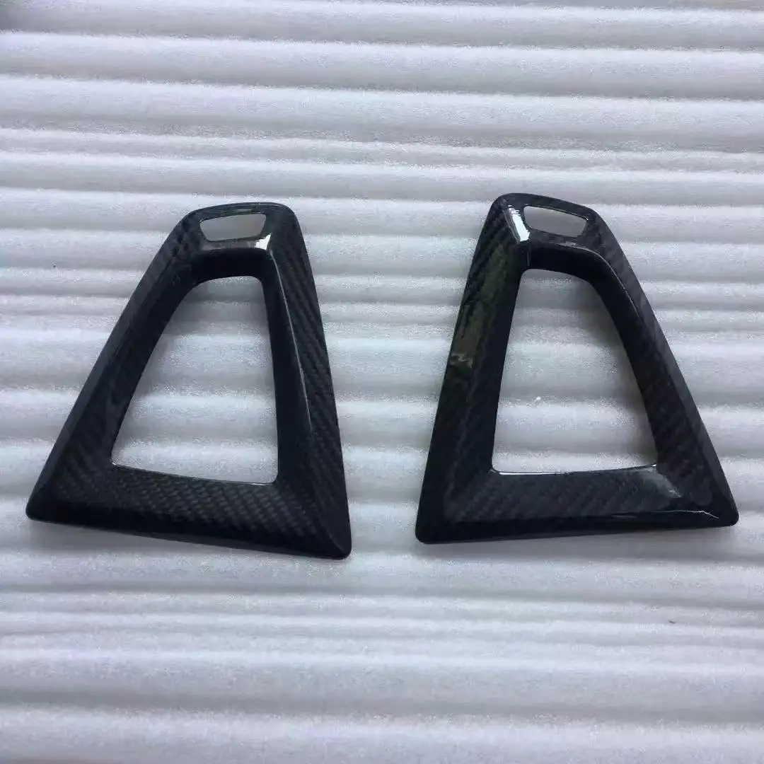 

The gear mount for the M3-M4 series of cars has dry carbon steel molds for left and right driving