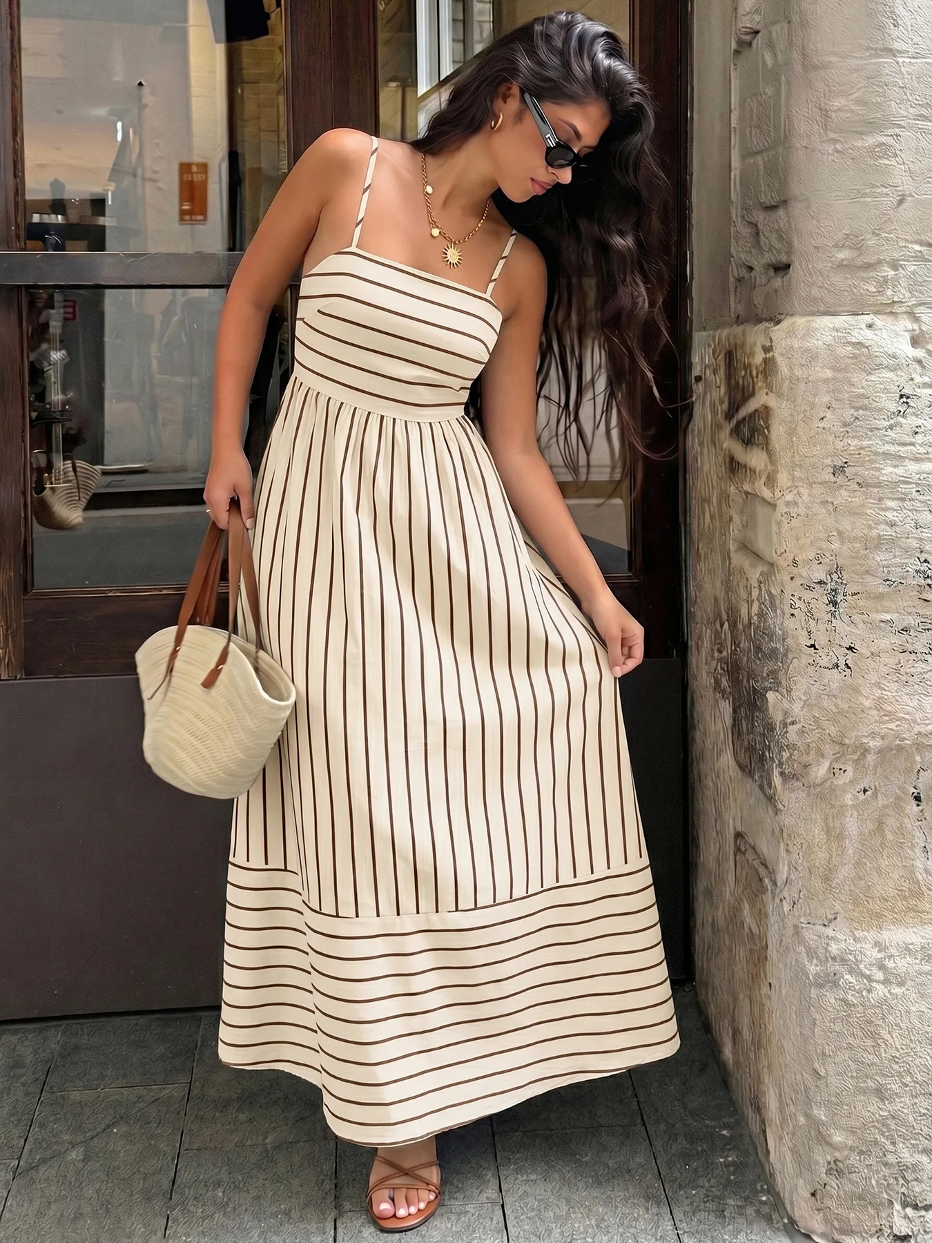2026 Sommer Neues Gestreiftes Rückenfreies Lockeres Strandkleid Damen Lässiges Trägerloses Langes Kleid Damen Schickes Party- und Urlaubskleid