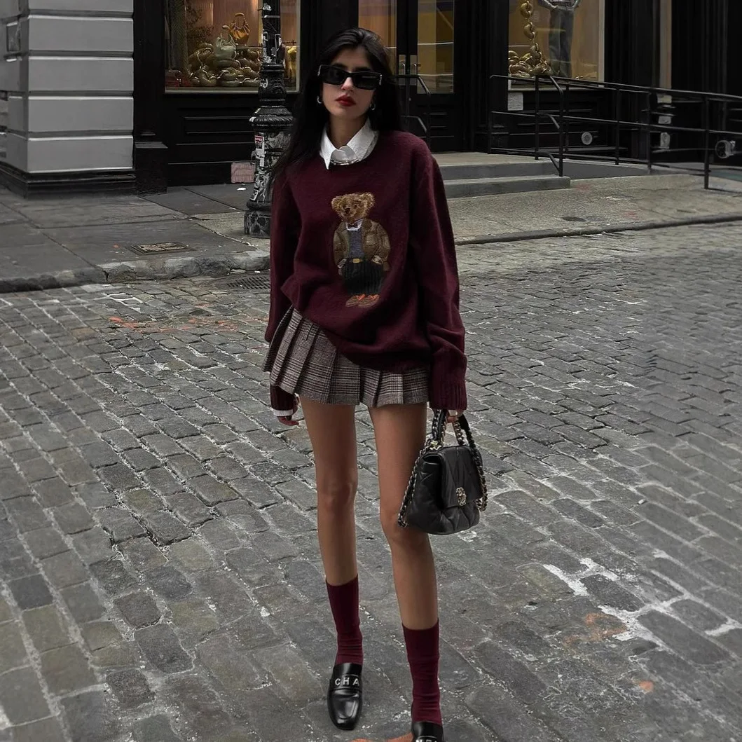 Trui in Amerikaanse collegestijl, damestop met ronde hals en berenborduurwerk, retro prestige trui, chique herfstgebreide kleding