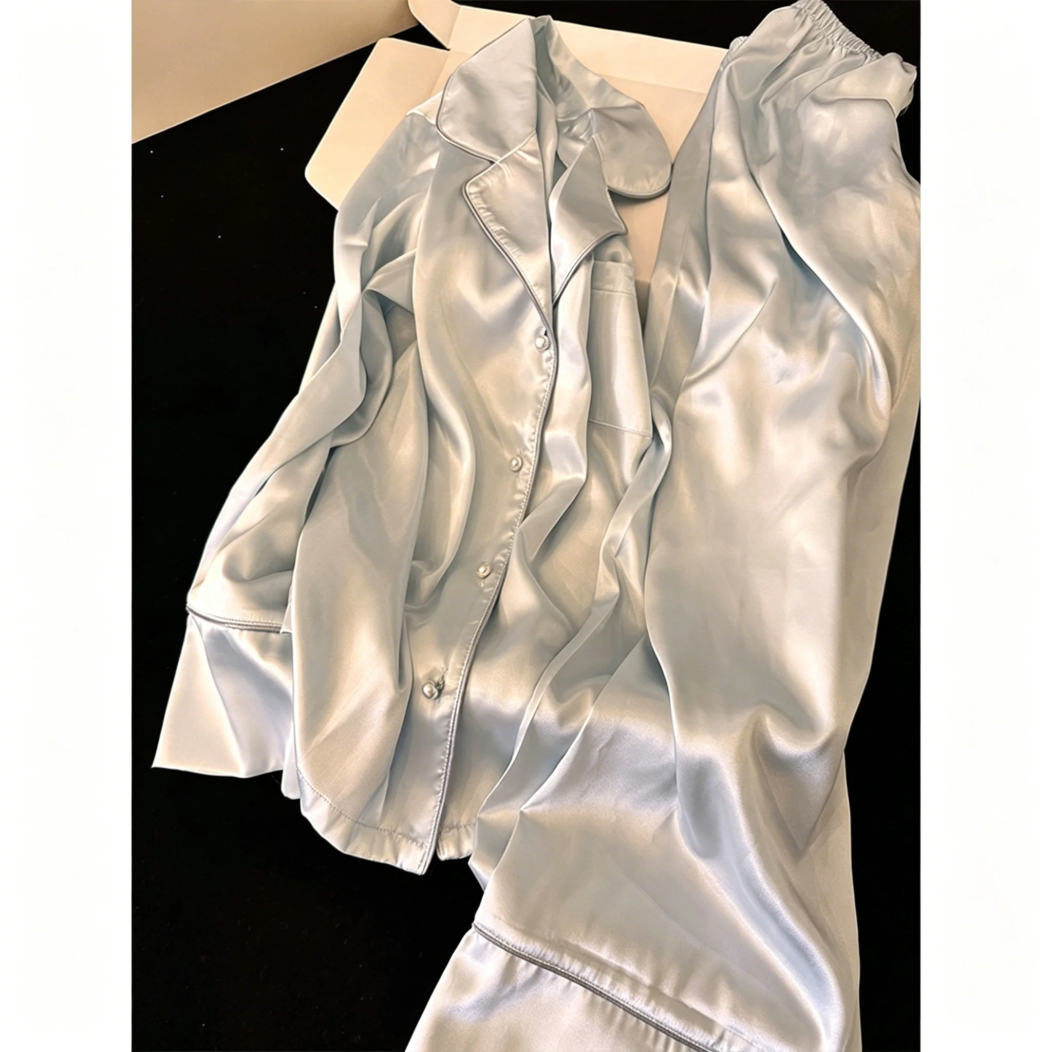 

Women's Elegant Pajama Set Long Sleeve Loungewear for Spring & Autumn