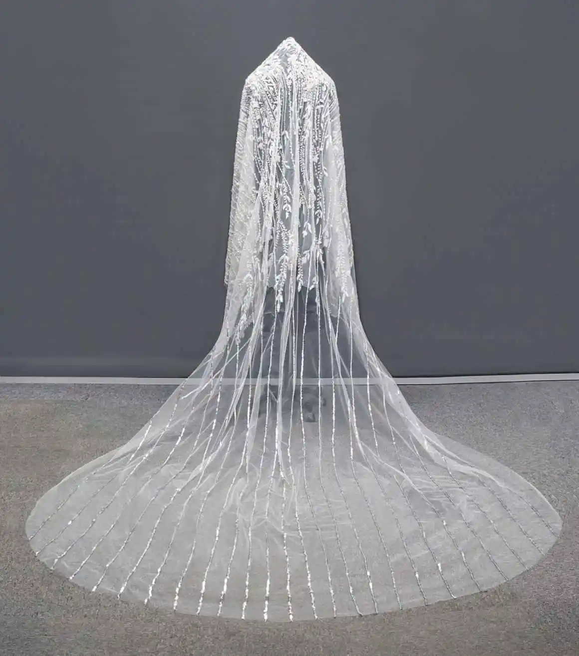 Luxury Elegant Wedding Veils One Layer Tulle Appliques Lace Tulle Sequins Bridal Veil Cut Edge Customized Length Veils image 2