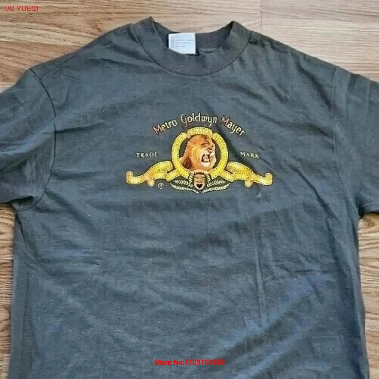 تي شيرت كلاسيكي MGM Metro Goldwyn Mayer تي شيرت فيلم ستوديو الأسد شعار كبير مغسول غير رسمي جرافيك عتيق قليلاً مغسول ناعم