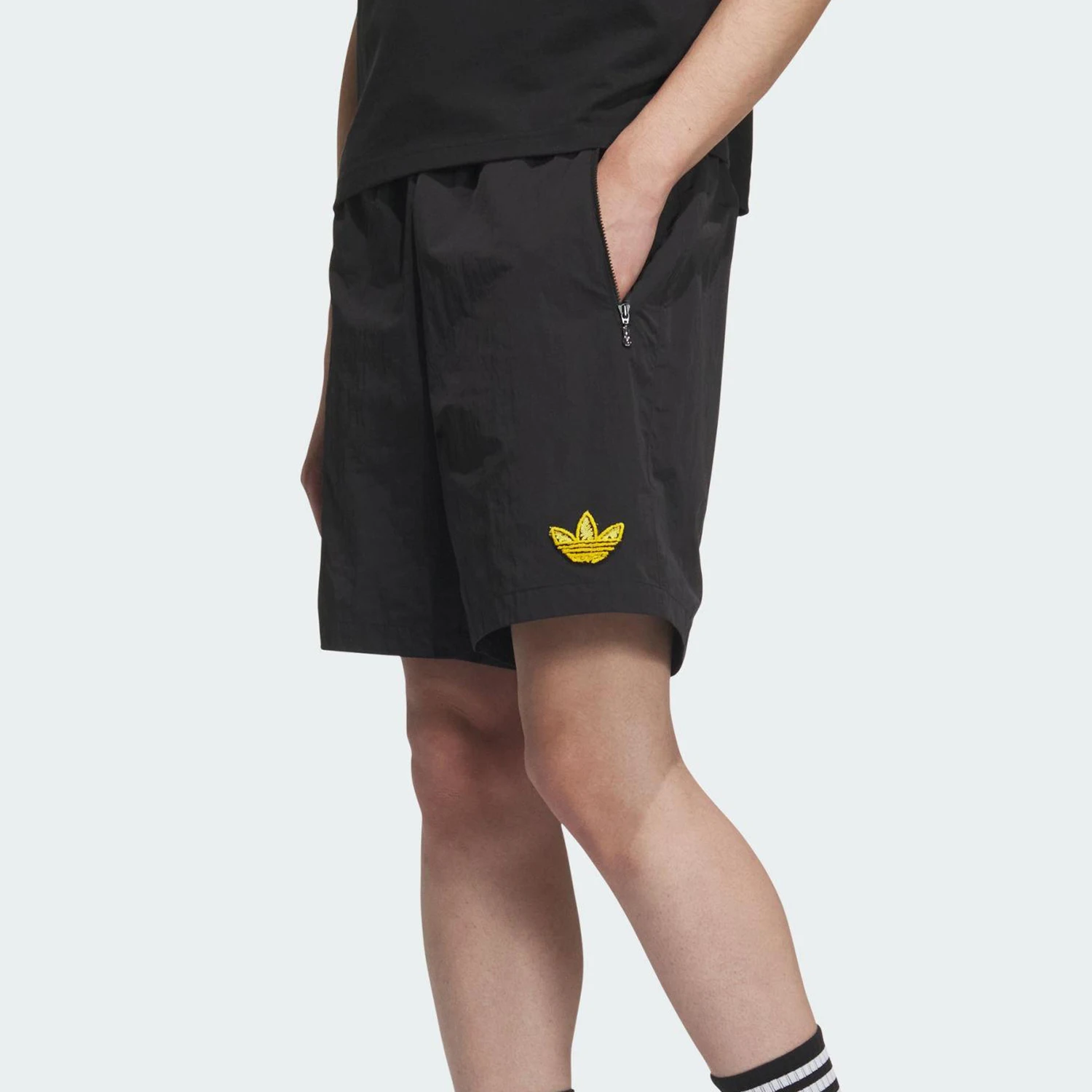 

Adidas оригинальные оригинальные мужские повседневные свободные уличные дышащие шорты KE5795