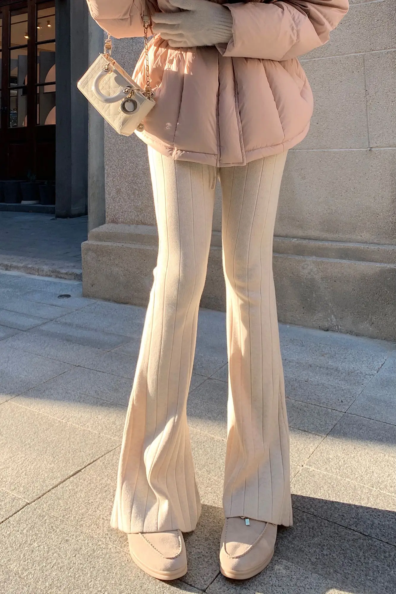 

Корейская версия 2021, новые женские осенне-зимние тонкие длинные трикотажные расклешенные повседневные брюки длиной до пола с высокой талией XT1671