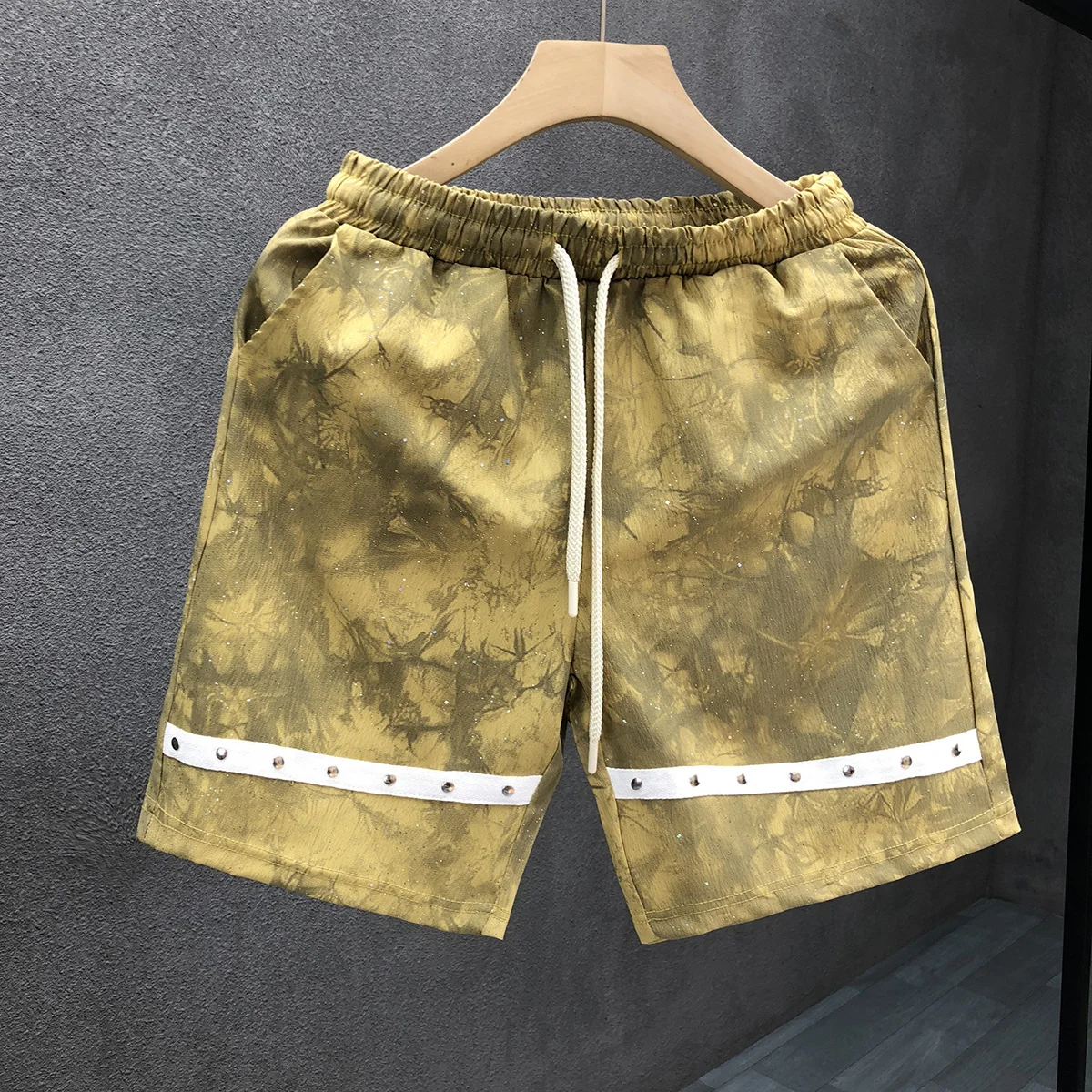 Korean Summer New Fashion Printed Rivet Shorts Handsome Sunshine Men's Loose and Versatile Casual Drawstring Five-point Pants