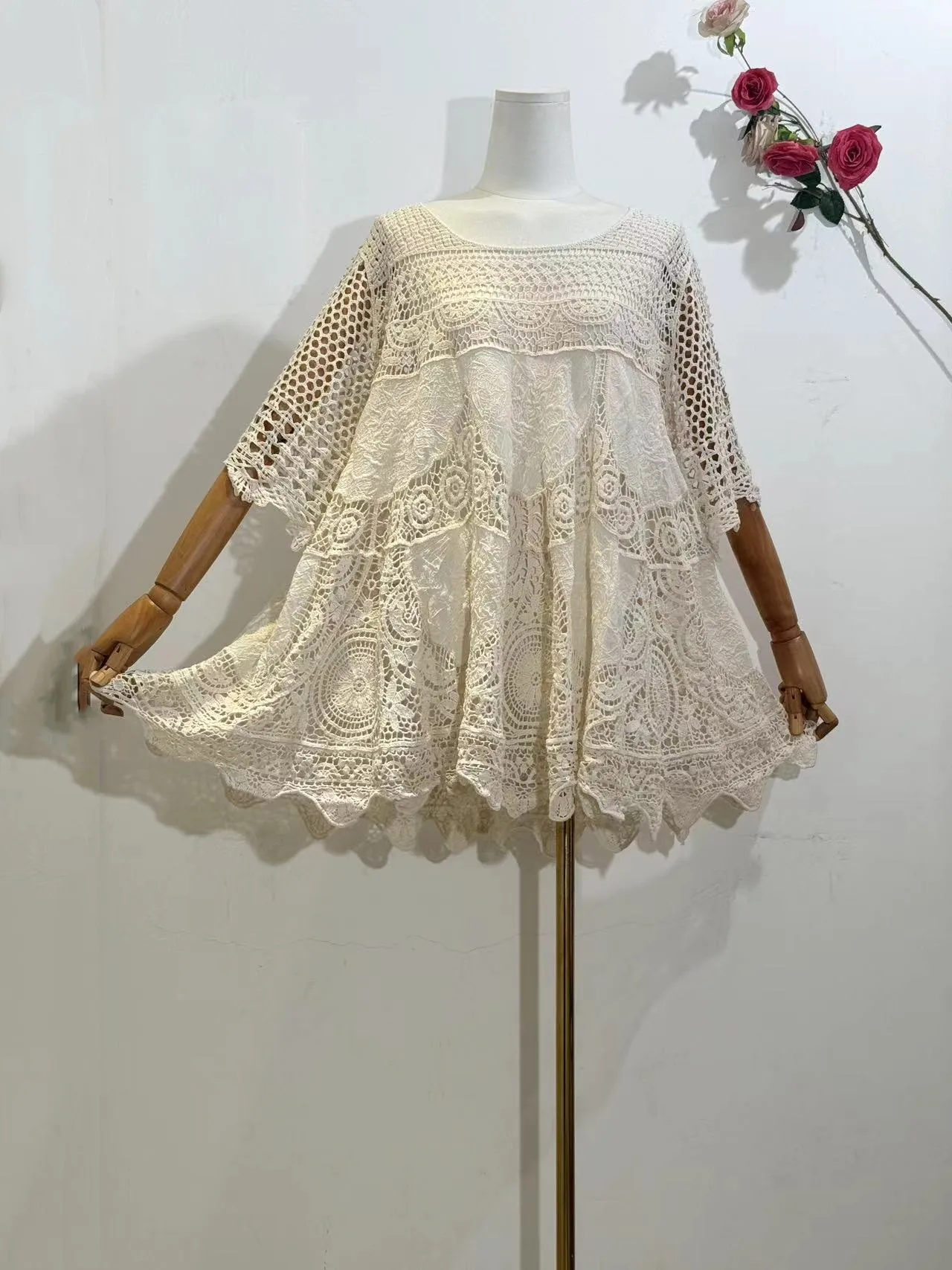 Mini robe évidée au crochet pour femme, broderie florale, col rond, patchwork, précieux haut, couverture décontractée, vêtements de plage, mode, H80, S90