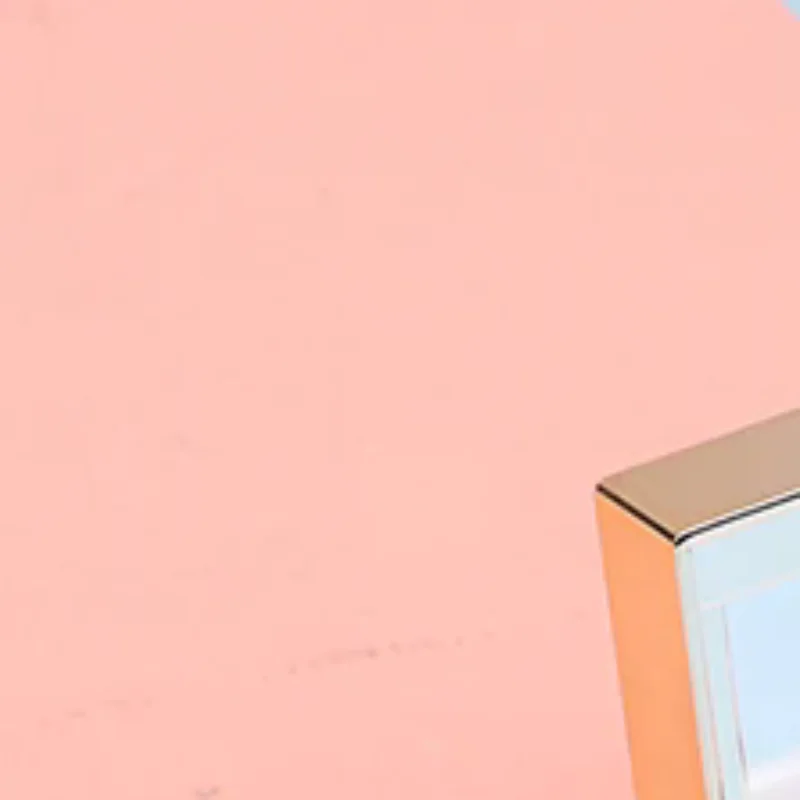 ตลับแป้งฝุ่นแบบเติมได้ ขนาด 8 กรัม ขอบสีทอง พร้อมพัฟและกระจก