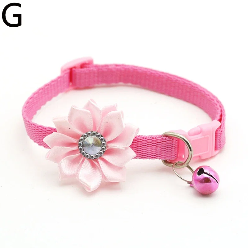 1 قطعة طوق زهرة الحيوانات الأليفة قابل للتعديل مع الزهور الاصطناعية ، الزهور الصناعية ، الزهور وهمية ، زخرفة الجرس للجرو ، الكلب ، الوصول إلى القط