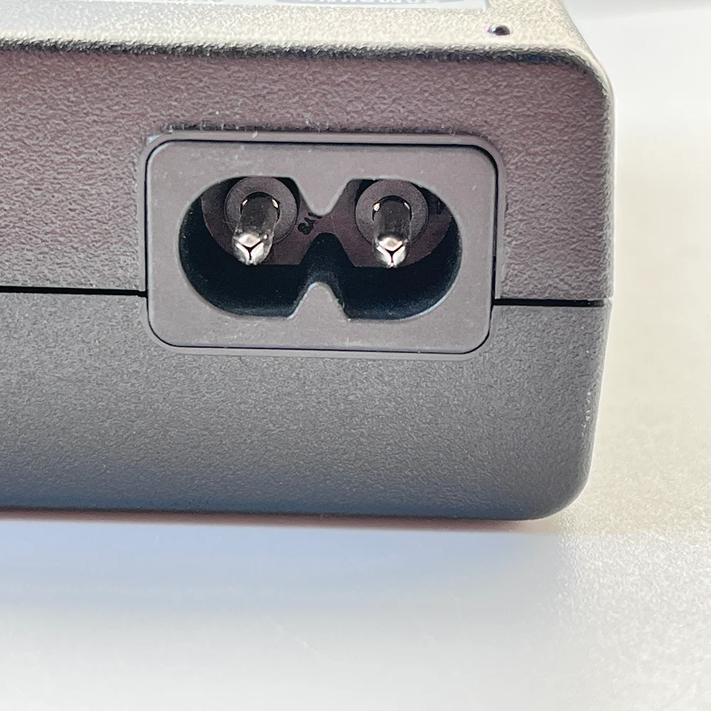 BN44-00800A a4514 _ fpna 45W 14.0V 3.22a Adapter AC ładowarka sieciowa jest dla BN4400800A A4514FPNA LU28E590DS/ZA LC27F591FD LU28E590DS