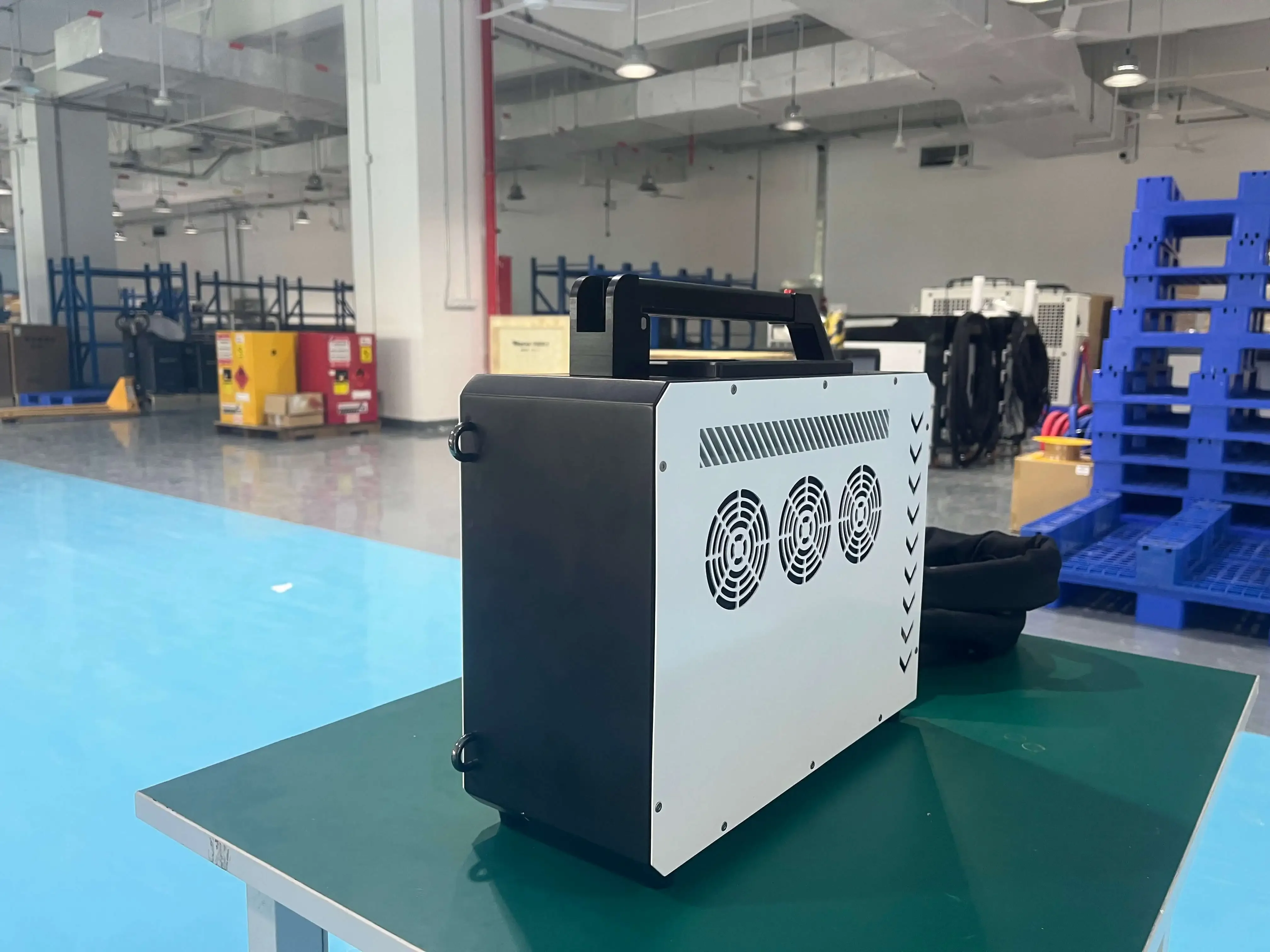 300 watt backpack with battery laser cleaner welding cleaning wood paint oil car removal 50 100  200 watts pulse laser cleaner