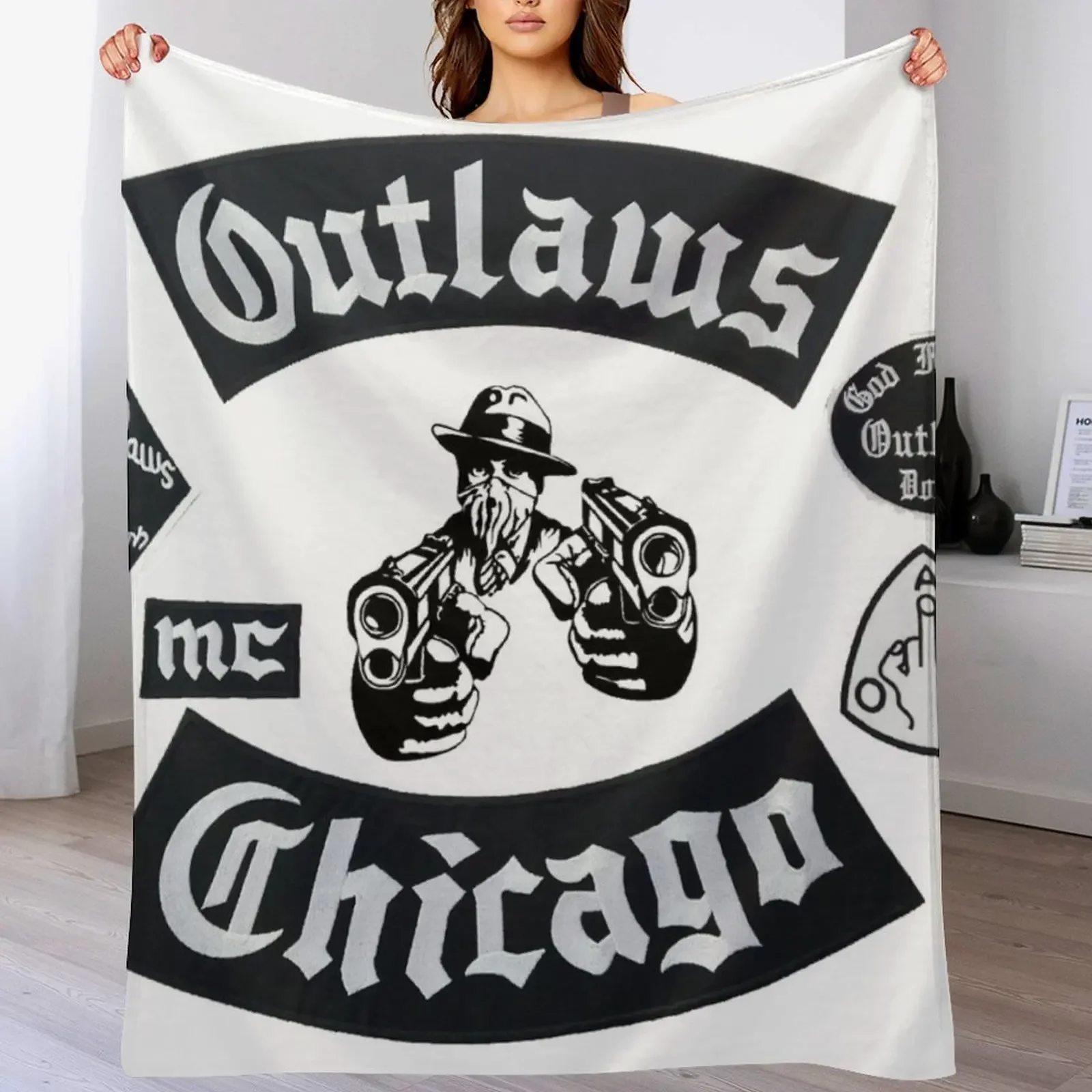 

CHICAGO OUTLAWS MOTORCYCLE CLUB Throw Blanket Designers Nap Retros Quilt Blankets