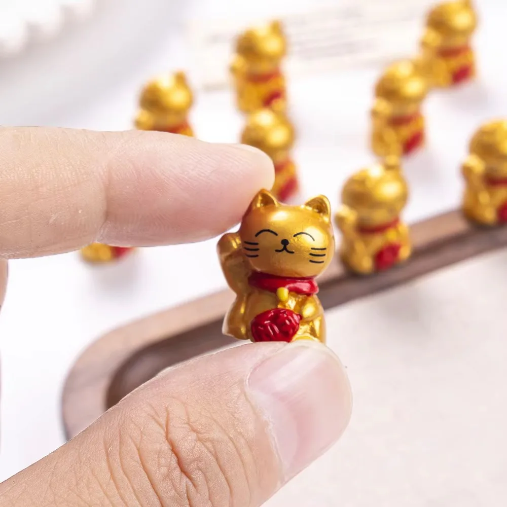 Mini Golden Maneki Neko Lucky Cat Figurines Resin Wealth Cat Statue Micro Landscape Ornament Home Desk Decor Gift