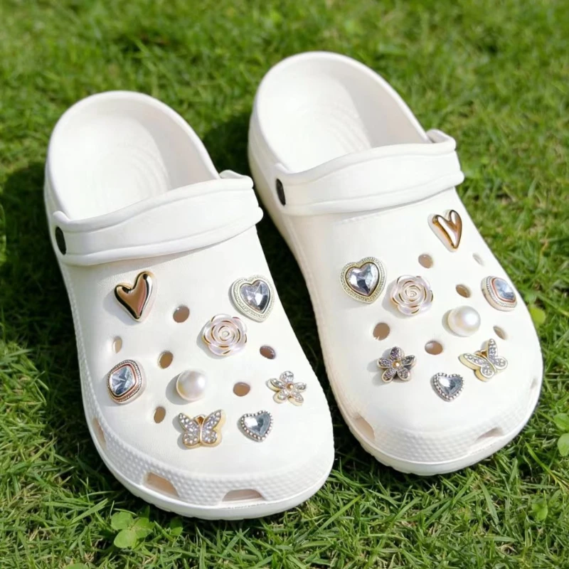 

Набор декоративных шармов для обуви Diamond Love Butterfly Flower Hole, подходят для детской обуви, украшения для обуви, женские аксессуары, булавки, оптом