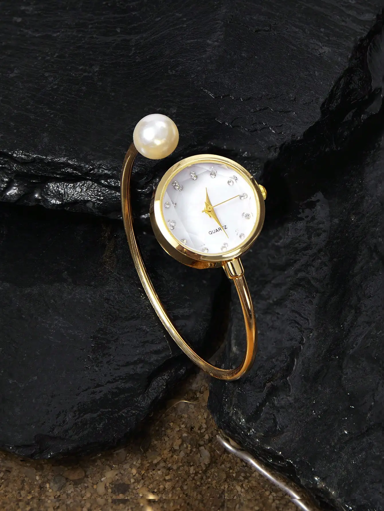 1PC Women's Delicate Bracelet Watch with Large Pearl Decor, Diamond-Cut Glass Crystal Dial