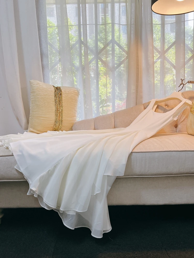 ชุดเดรสยาวสีขาวแบบสายเดี่ยวสำหรับผู้หญิง ดีไซน์ใหม่ สไตล์หรูหรา แนวบัลเล่ต์ กระโปรงยาว ชุดราตรี