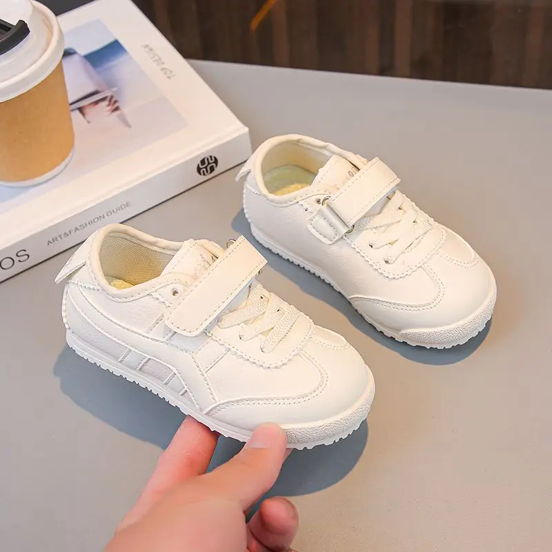 

Kids Unisex White Sneakers 2026 Spring Breathable Soft Sole Casual Sports Shoes for Boys Girls Big Children Classic Retro Style