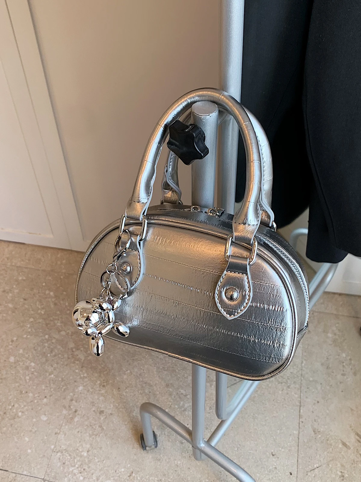 Fashionable Silver Crossbody Bag Women\'s 2026 New Style Versatile Bowling Bag Soft PU Leather Medium Neutral Style Handbag