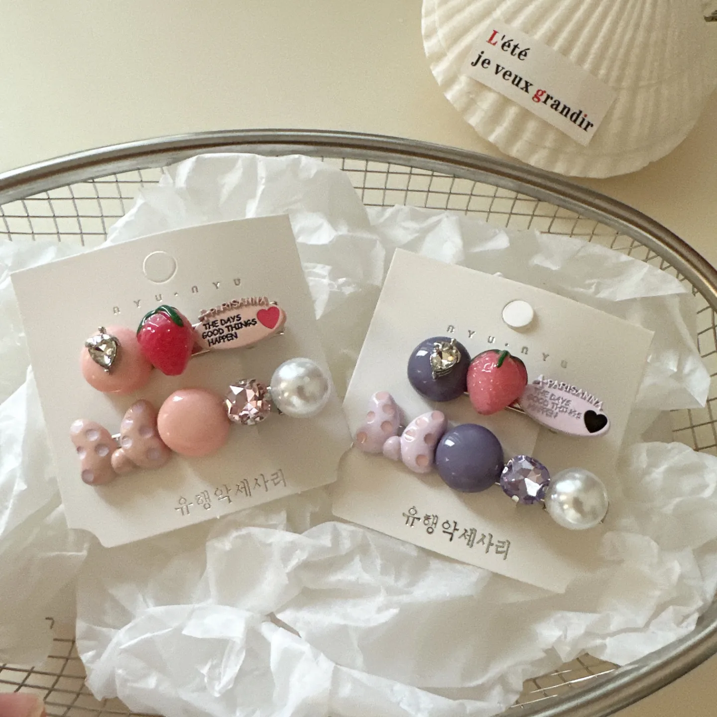 

2 pcsResin Strawberry Bow Side Bangs Clips For Forehead Flyaway Hair BB Barrette Premium Cute Lightweight Portable
